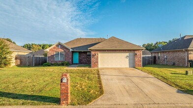 Building Photo - 1470 Angeline Dr