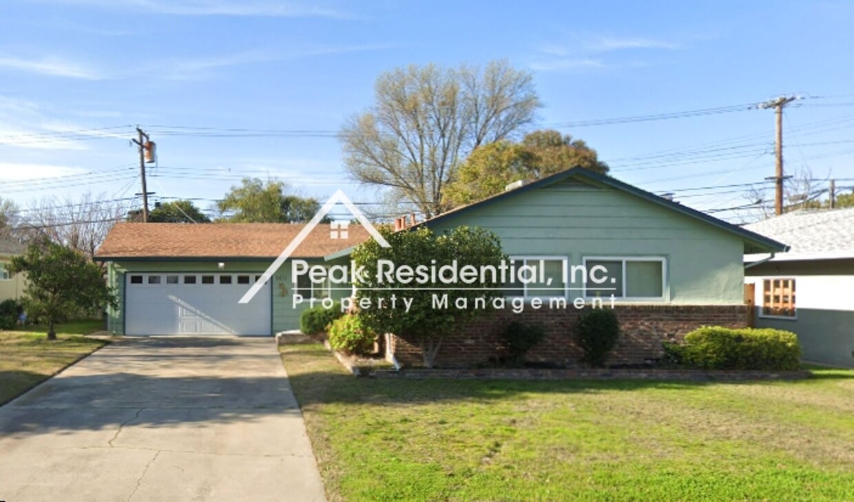 Foto principal - Updated 3bd/1.5ba Sacramento Home with 2 C...