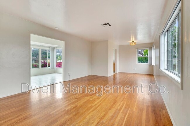 Building Photo - 4661 Lee Ave