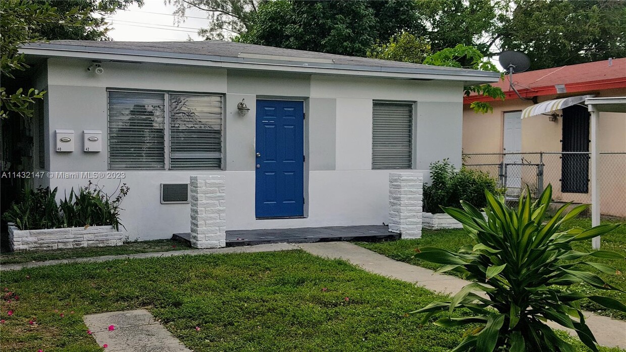 Primary Photo - 40 NW 44th St