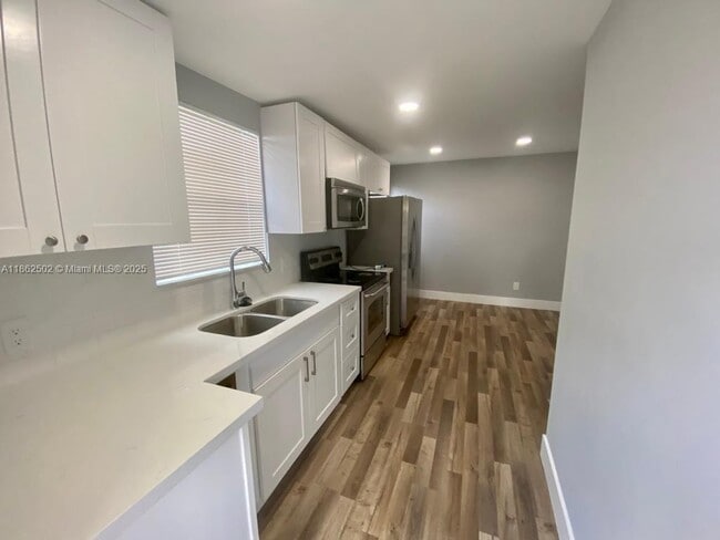 Foto del edificio - 345 NE 168th St