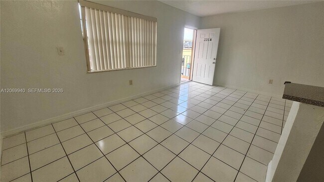 Foto del edificio - 1230 W 54th St