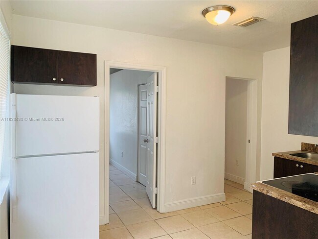 Foto del edificio - 701 NE 86th St