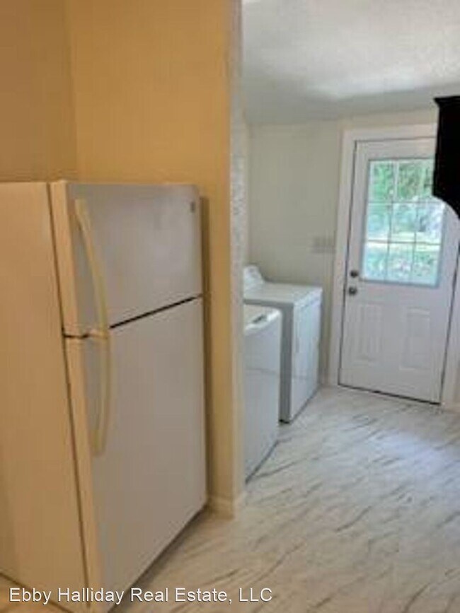 Building Photo - 3 br, 2 bath House - 742 N. McCart