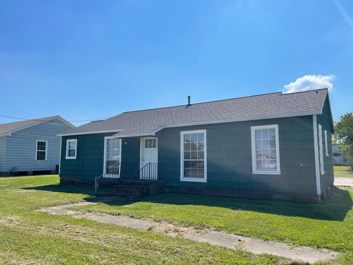 Primary Photo - 3605 Maplewood Dr