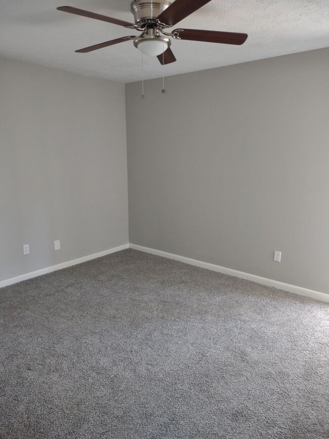 Building Photo - 18 Dogwood Dr