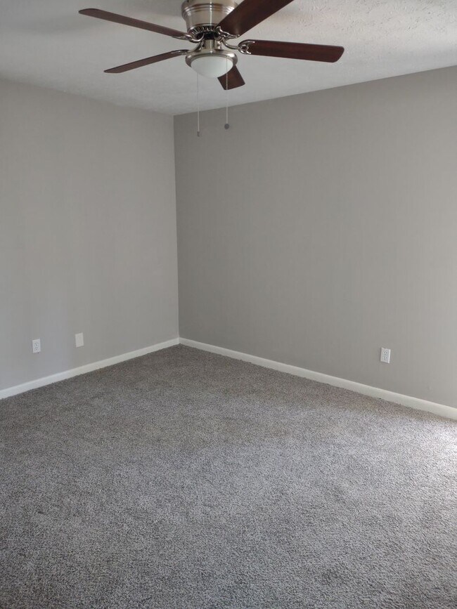 Foto del edificio - 18 Dogwood Dr