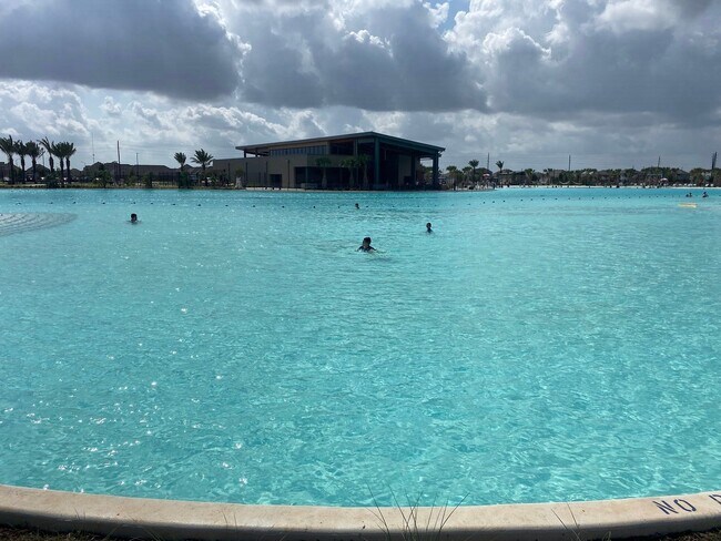 Foto del edificio - 2877 Grand Anse Dr