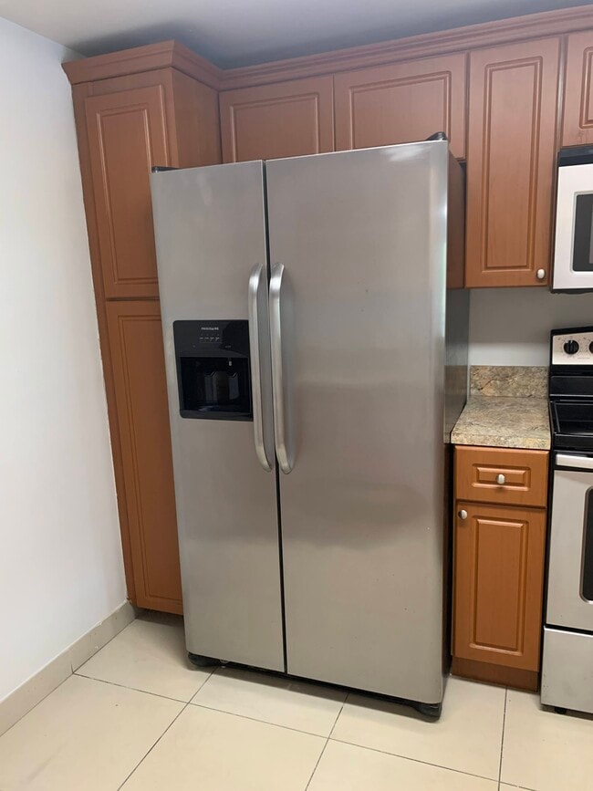Foto del edificio - 11261 N Kendall Dr