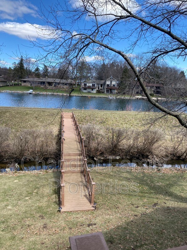 Foto del edificio - 5680 Spring Brook Rd