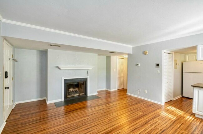 Foto del edificio - 304 S Franklin Blvd