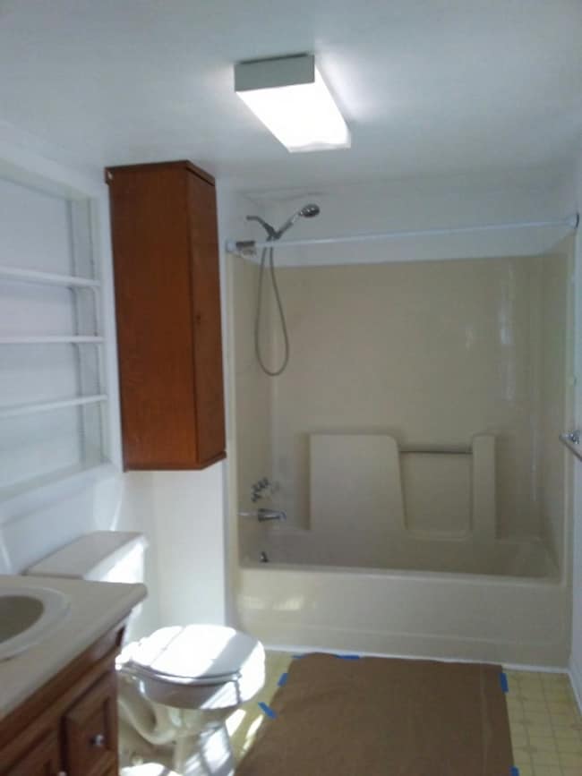 Building Photo - Bungalow Located Just Outside of Town