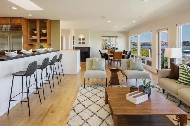 Building Photo - 118 Cazneau Ave