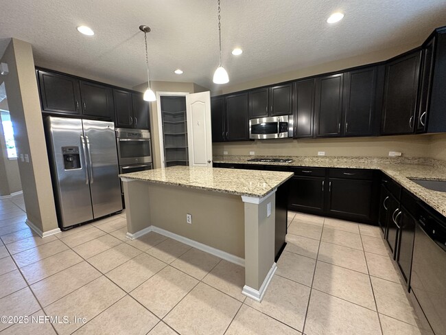 Building Photo - 4578 Silverthorn Dr