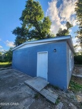 Building Photo - 705 Satsuma Ave