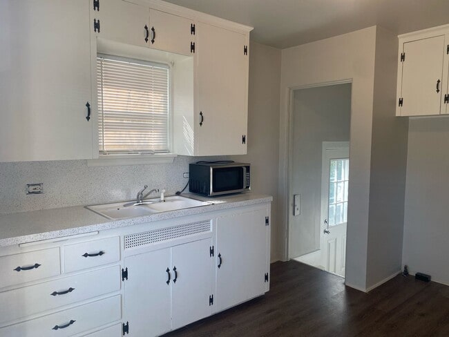 Building Photo - Central Park Home For Rent