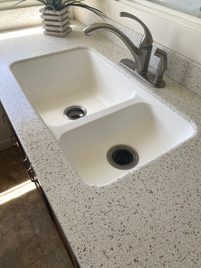 Foto del edificio - 1823 Bertram St