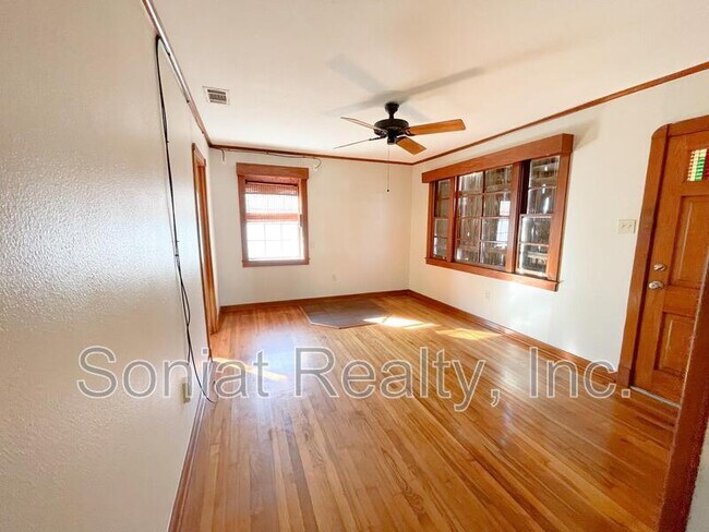Building Photo - 801 Harang Ave