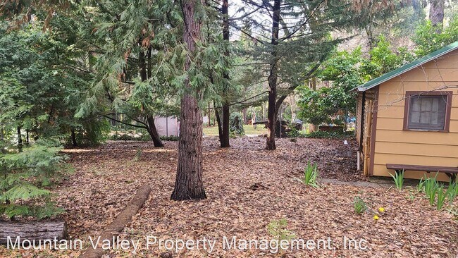Foto del edificio - Studio, 1 bath House - 10984 1/2 Ridge Road