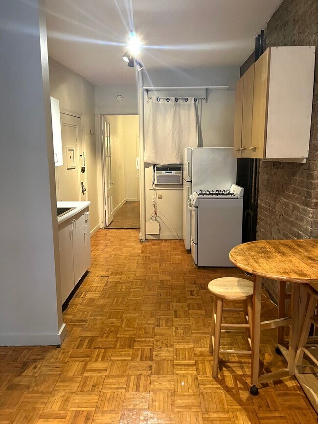 Foto del edificio - 328 E 48th St