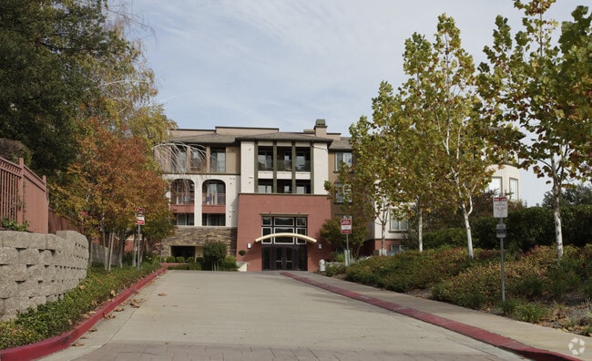 Building Photo - Regent on the Park