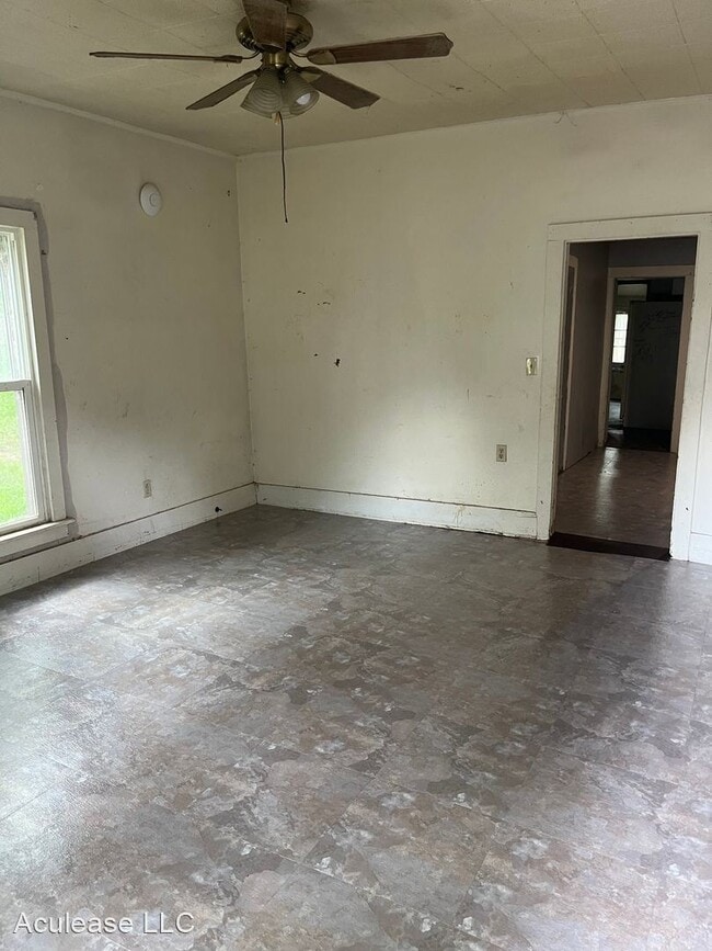 Building Photo - 3 br, 1 bath House - 111 W. Galle