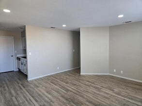 Building Photo - 2600 N Hobart St