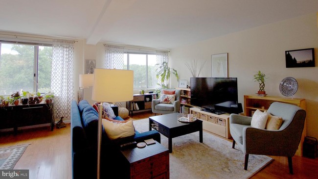 Foto del edificio - 10201 Grosvenor Pl