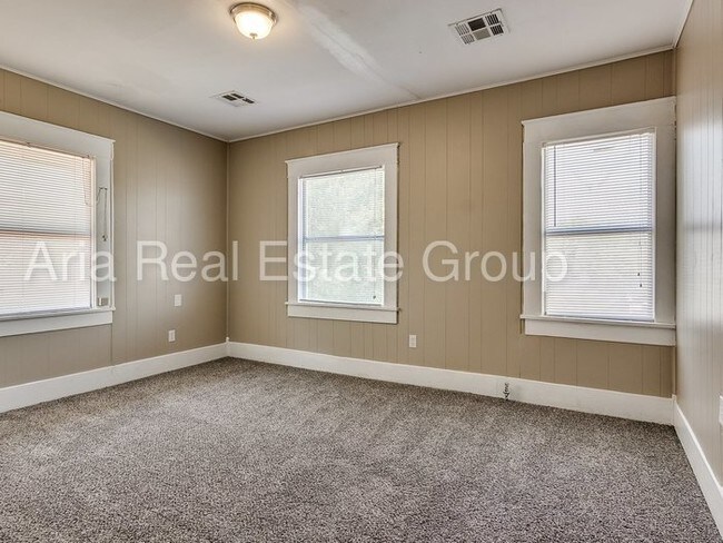 Building Photo - 715 Asp Ave