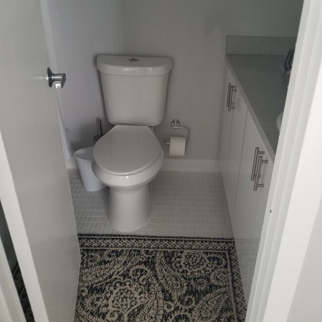 MAIN BATHROOM - 200 177th Dr