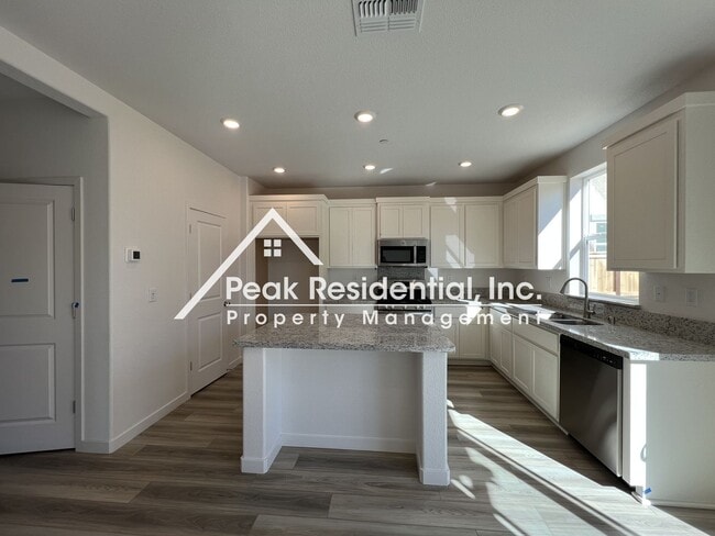 Building Photo - Brand New Folsom 3bd/2.5ba Home With 2 Car...