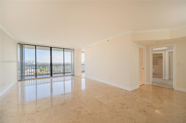 Foto del edificio - 2000 Island Blvd