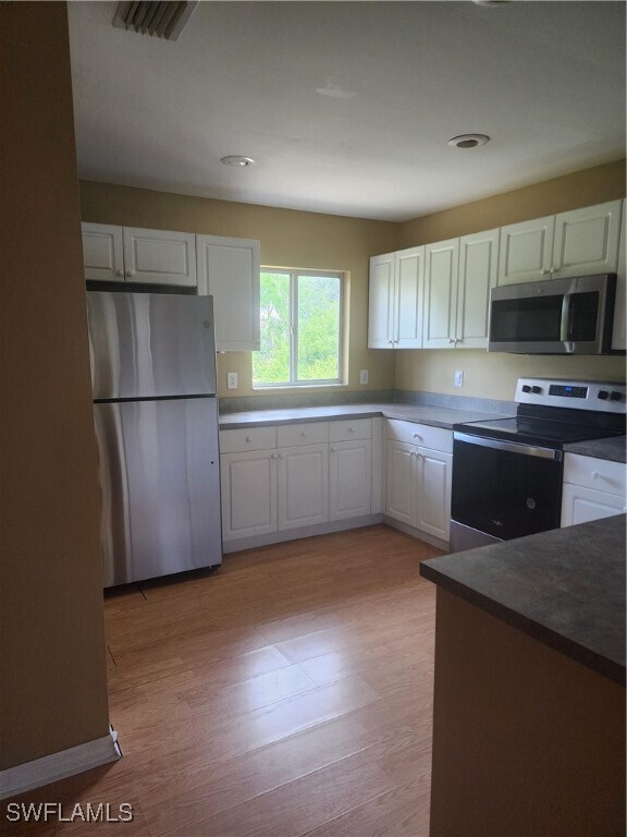 Foto principal - 647 Dubarry Ave S