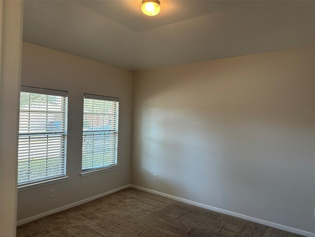 Foto del edificio - 15214 Bartlett Landing Dr