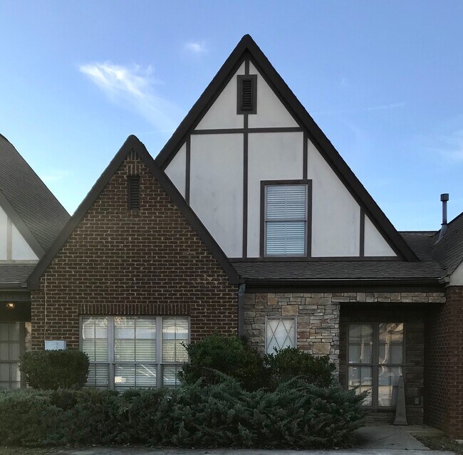 Foto del edificio - Home Available For Rent in McCalla!! Avail...