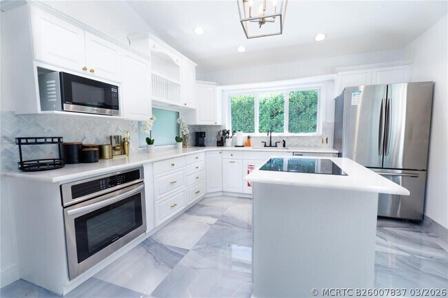 Foto del edificio - 222 N Tradewinds Ave