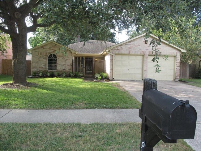 Foto del edificio - 10214 Golden Meadow Dr