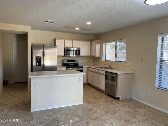 Foto del edificio - 7500 E Deer Valley Rd