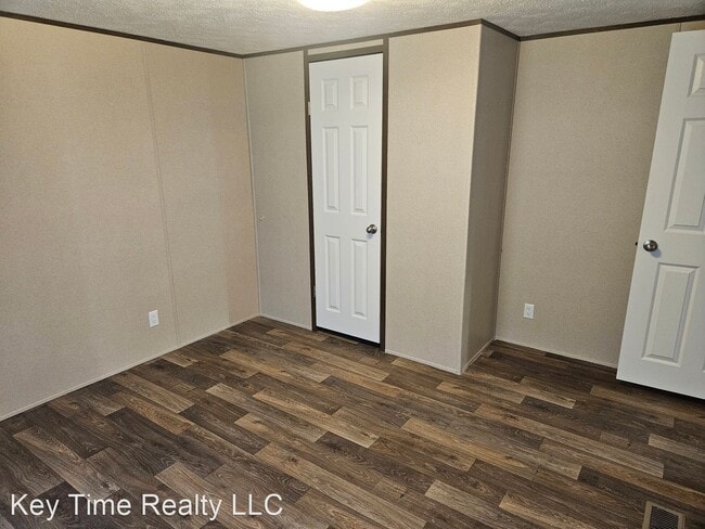 Building Photo - 2 br, 1 bath House - 2058 Gregg Cove