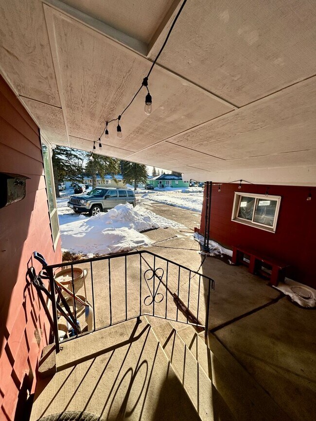 Foto del edificio - AVAILABLE JUNE - Nice 5 Bed 2 Bath Near Campus w/ OSP & Huge Yard