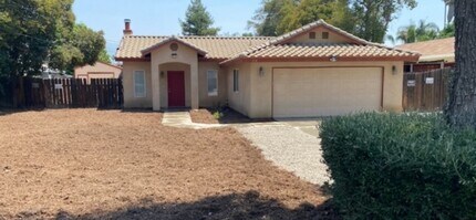 Building Photo - 314 N Hemet St