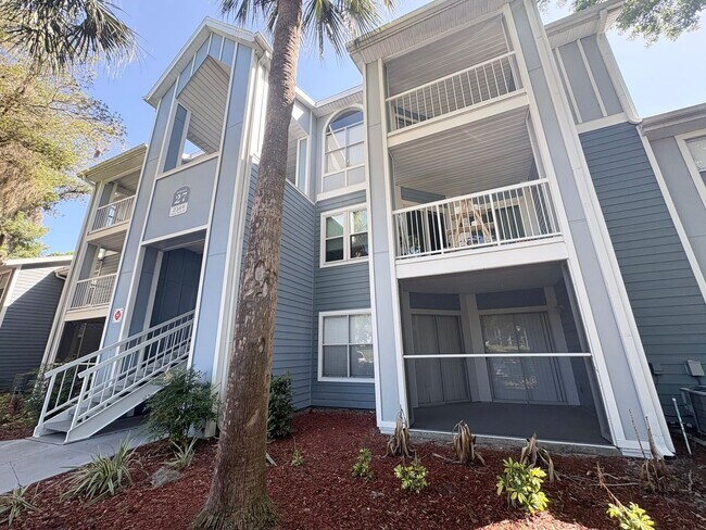 Foto del edificio - Lake Mary Condo ~ Fresh Paint, Tile Flooring, Updated Kitchen/Bath!