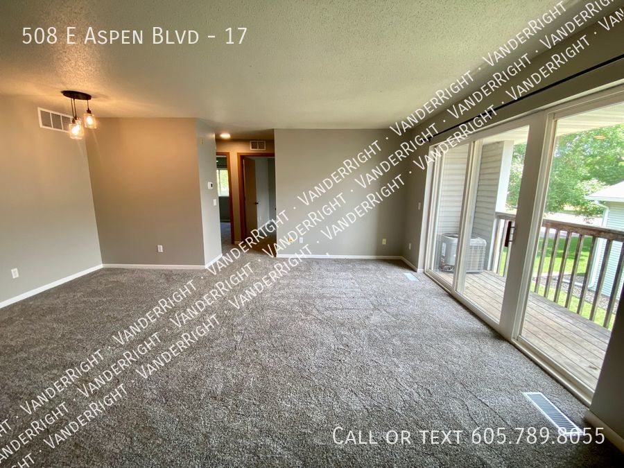 Primary Photo - Updated 2 Bedroom Apartment! FREE Garage!