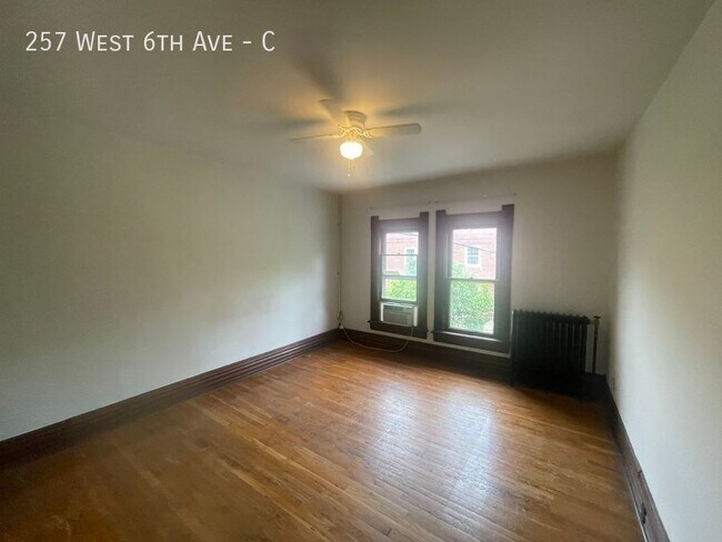 Foto del edificio - Beautiful 3 Bedrooms Available for Fall 2025