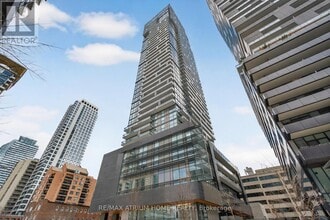 Building Photo - 39 Roehampton Ave