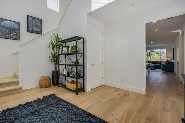 Building Photo - 4855 Carriage Ln