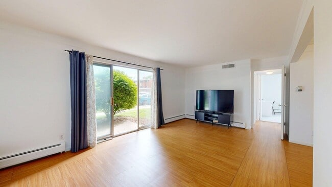 Building Photo - 1225 Island Dr