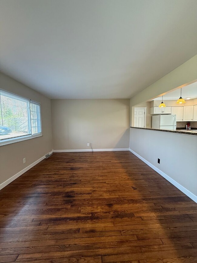Building Photo - 3 Bedroom House Available April 2025!