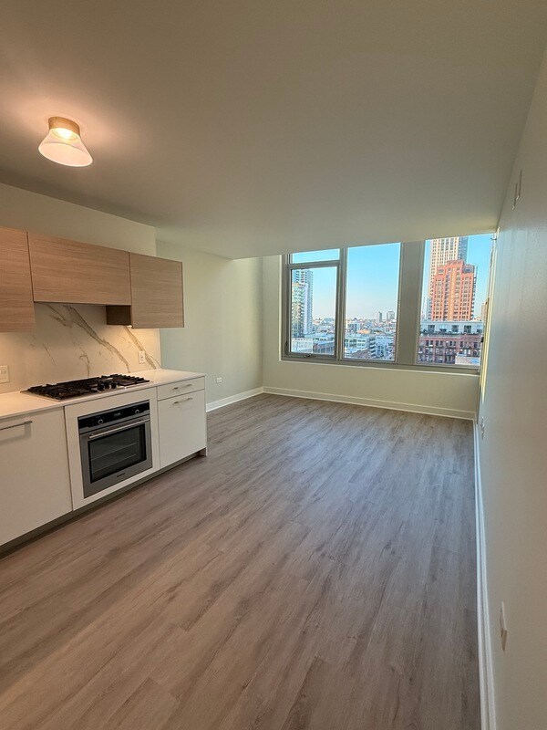 Foto del edificio - 641 W Lake St