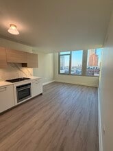 Building Photo - 11 N Green St